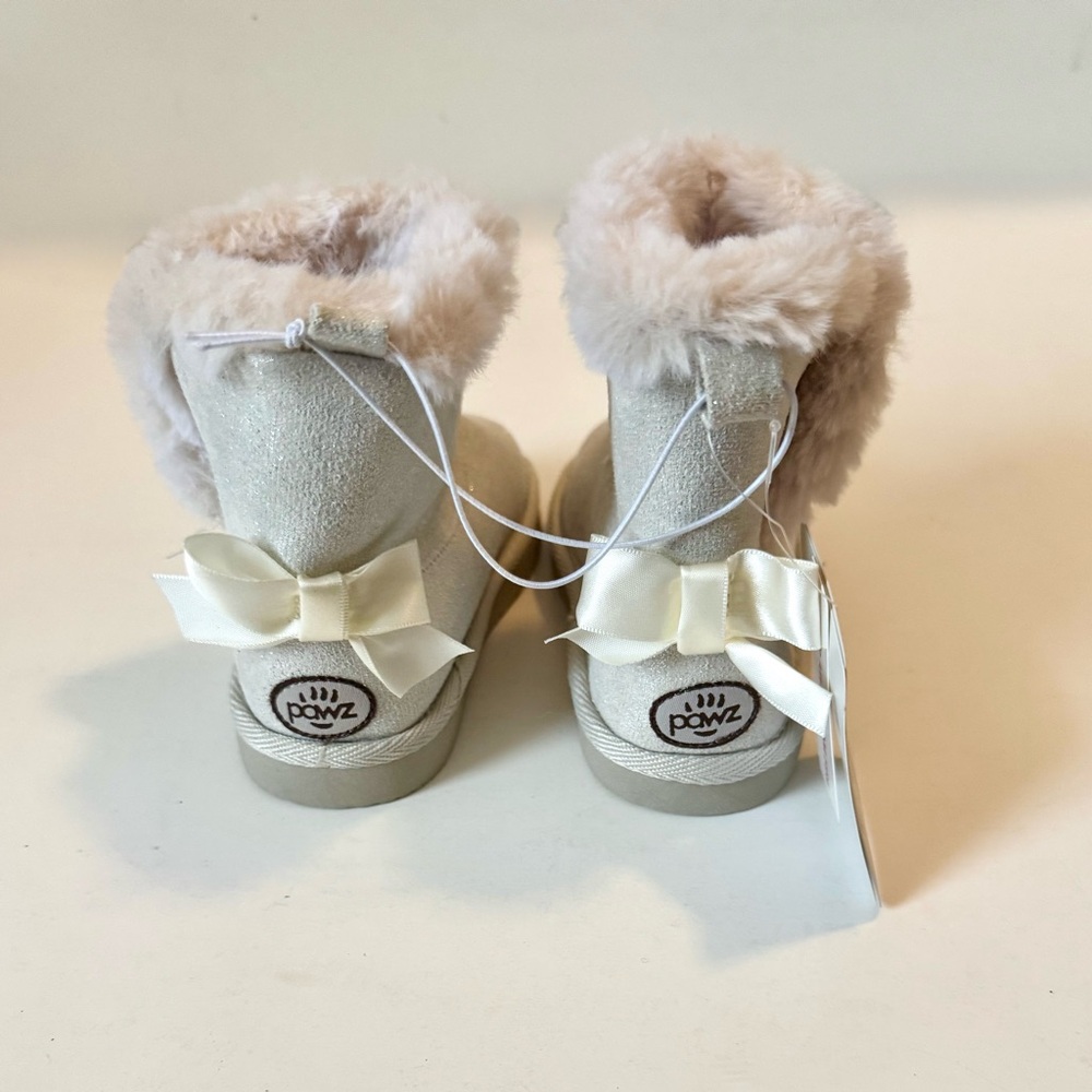 PAWZ Girls Cream Glitter Fur Boots with Bow Sz:7toddler